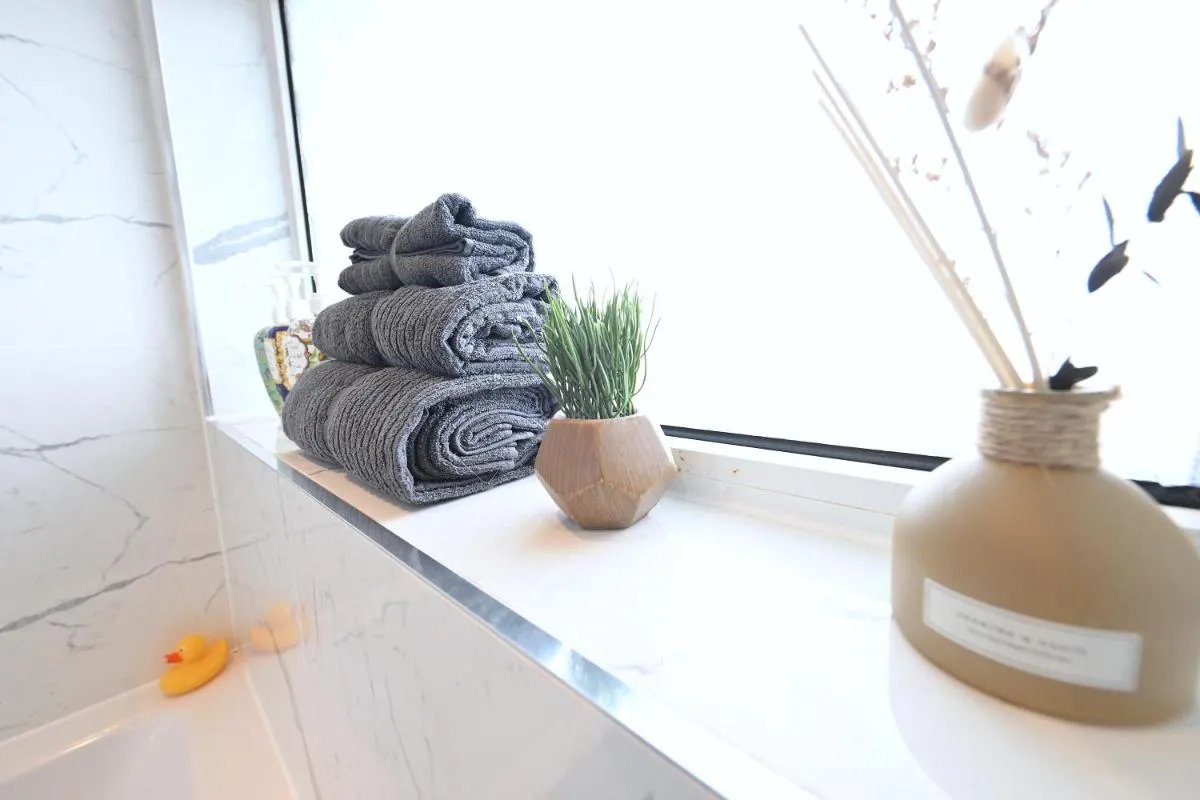 Image 3 of 1 BEDROOM FLAT IN WOOD GREEN PICCADILLY LINE