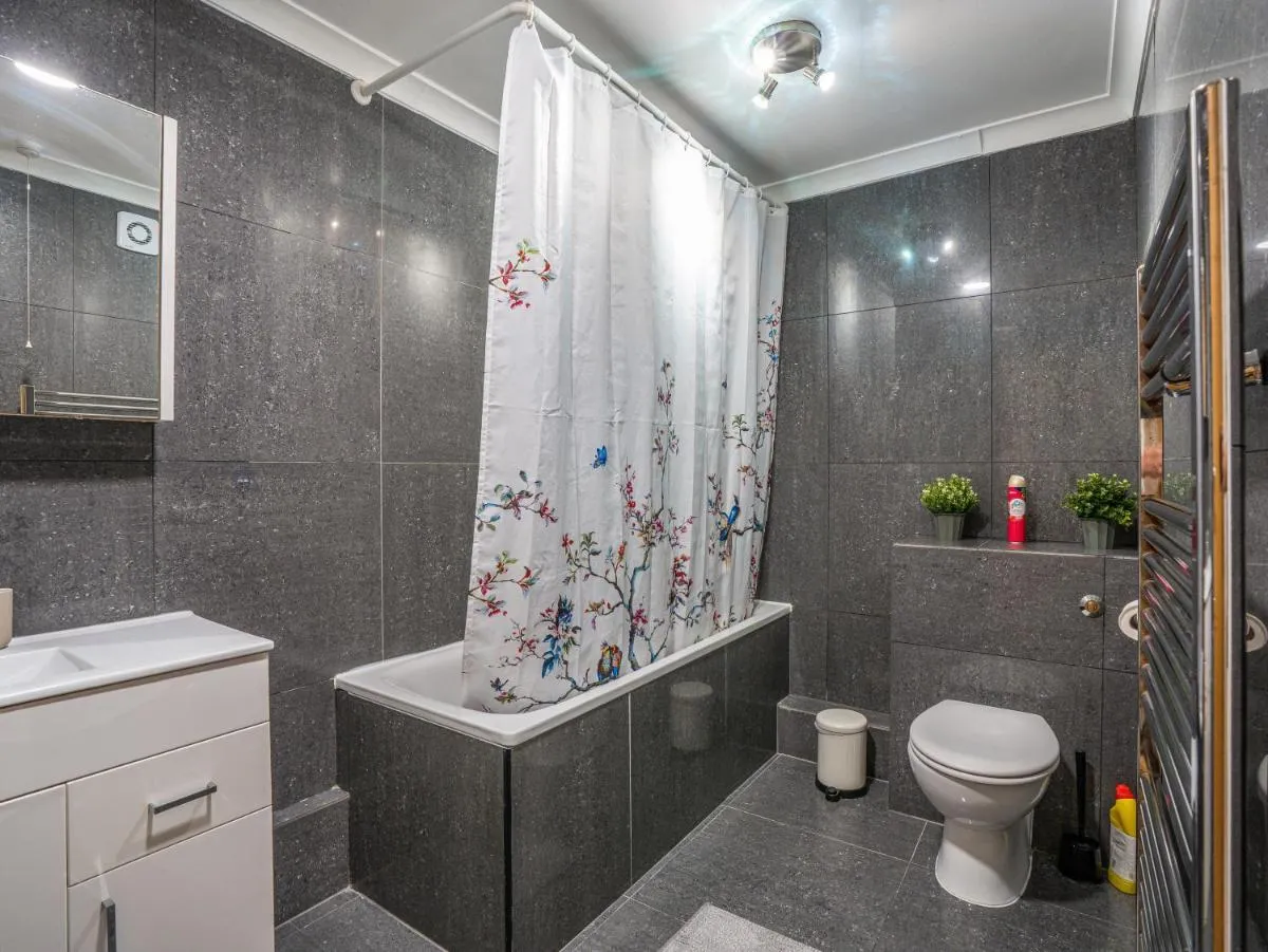 Image 3 of 1 BR Flat At Plotseeker Short Term Rental London