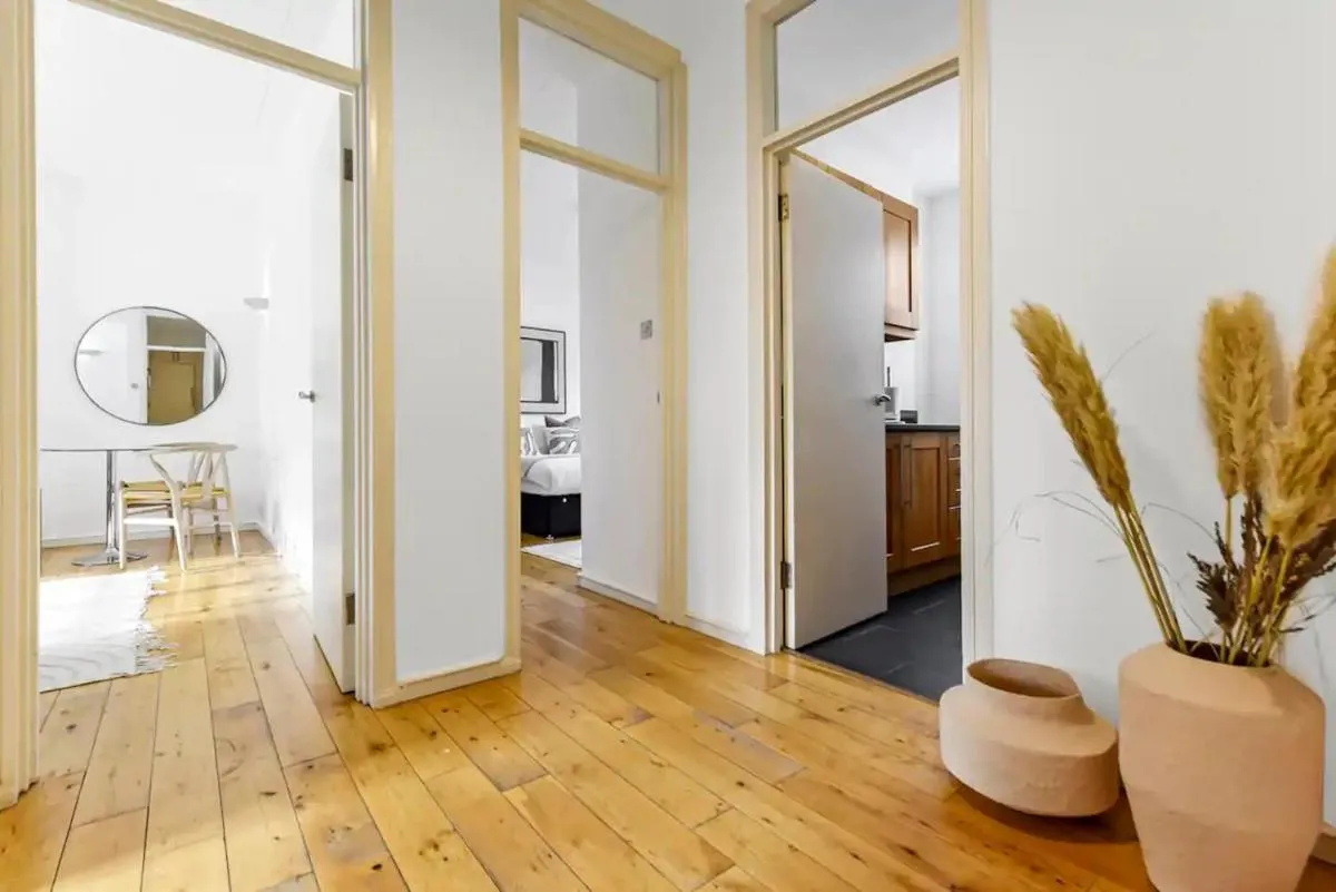 Image 3 of 1 Bed Apartment- Mayfair 6