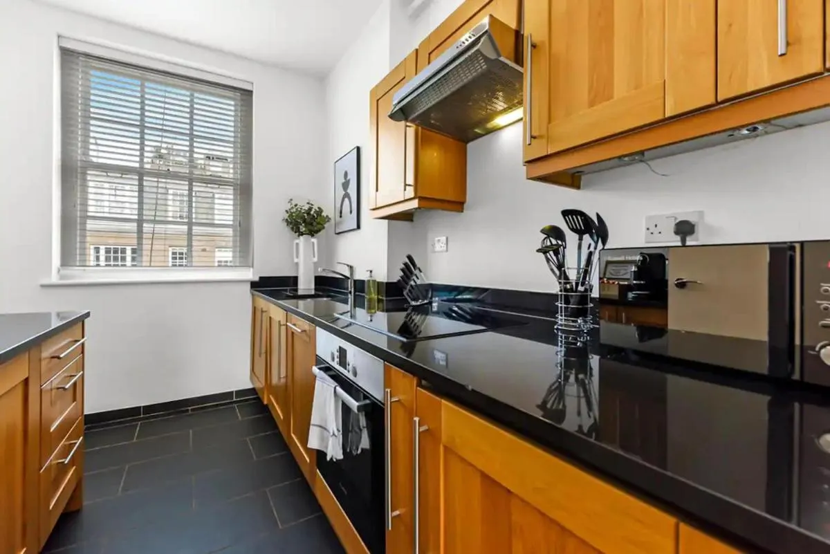 Image 4 of 1 Bed Apartment- Mayfair 6