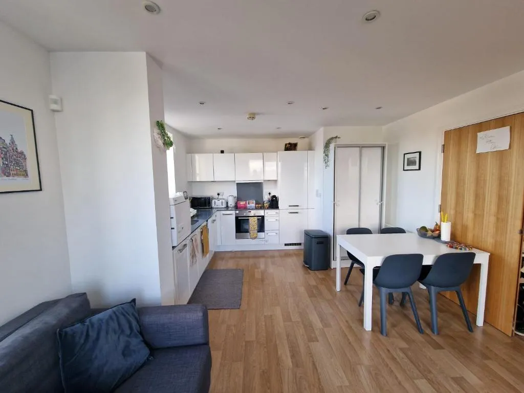 Image 1 of 1 Bed Flat at Forest Hill Station