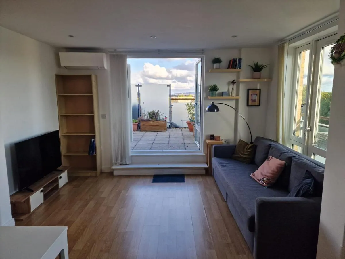 Image 5 of 1 Bed Flat at Forest Hill Station