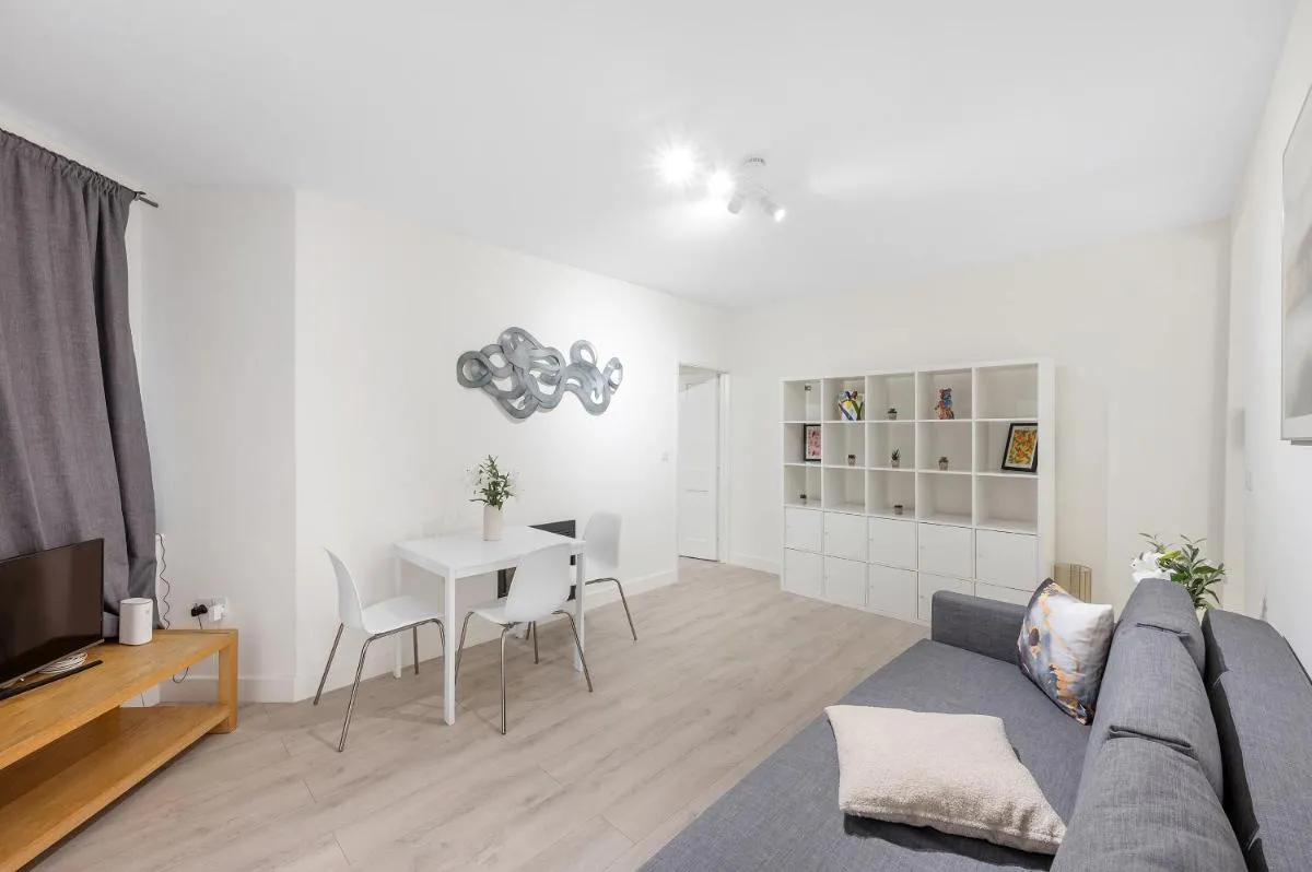 Image 5 of 1 Bed Flat in South Kensington
