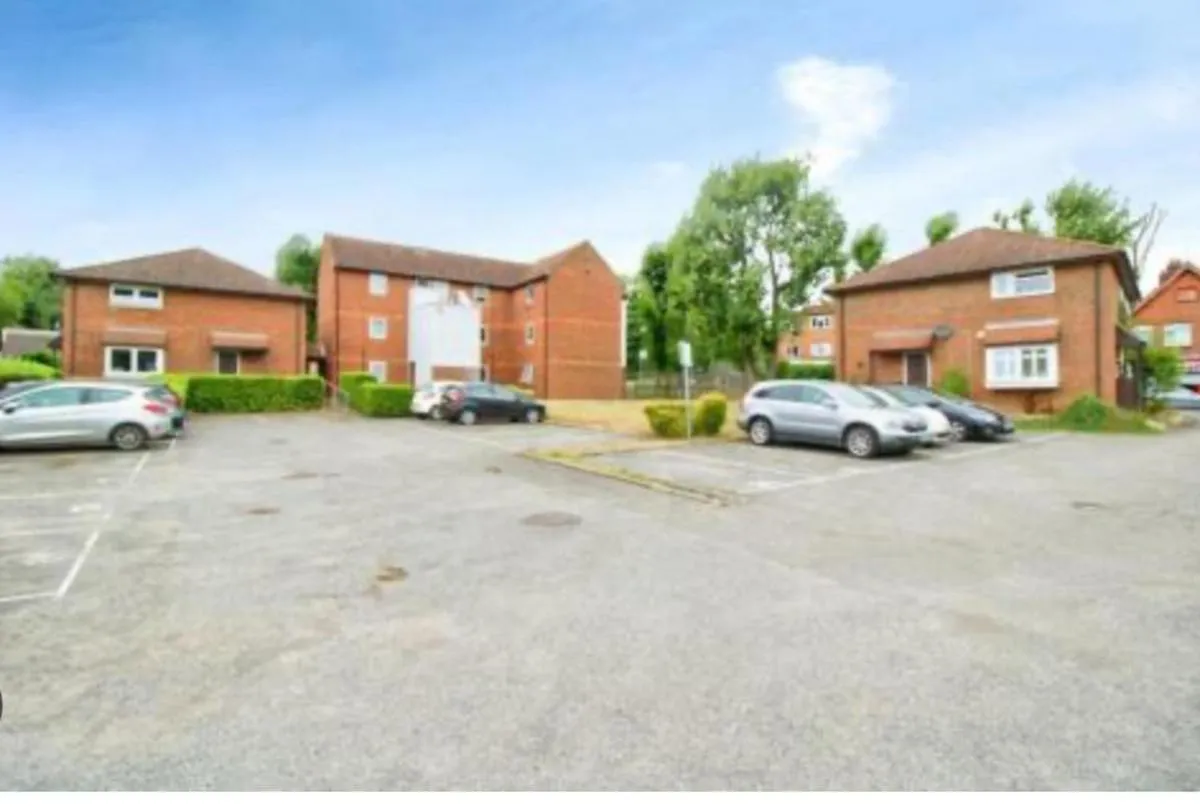 Image 5 of 1 Bed House Sleeps 2 -Free Parking -Tv