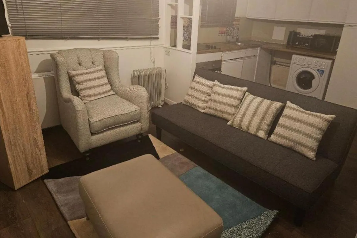 Image 4 of 1 Bed House Sleeps 2 -Free Parking -Tv