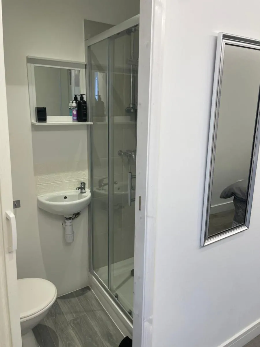 Image 3 of 1 Bed Studio – Sleeps 2 – Smoking – Parking – Wifi