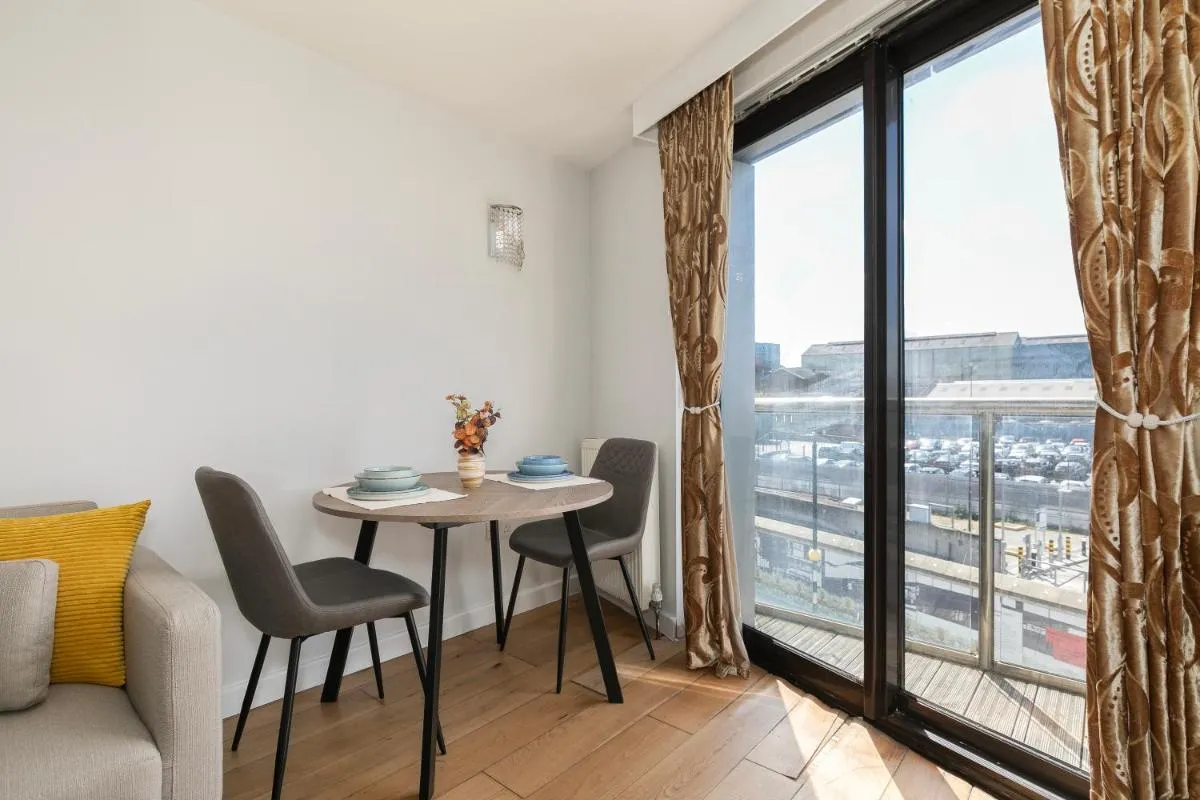Image 4 of 1 Bedroom Apartment near City Airport