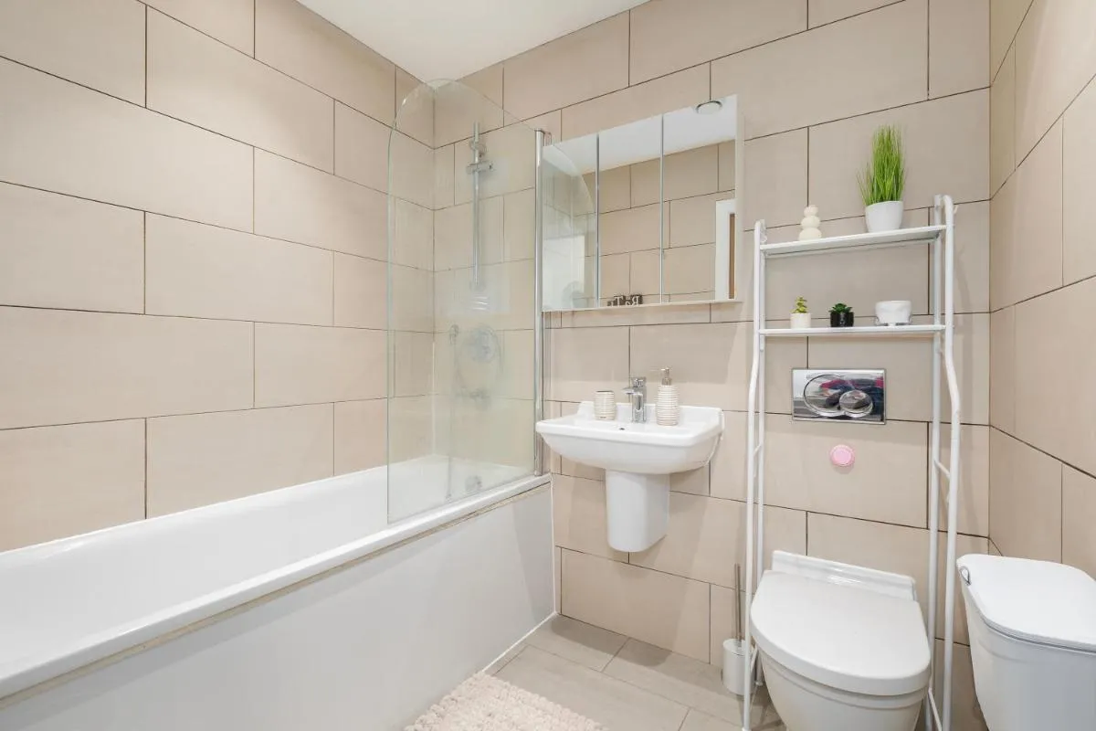 Image 3 of 1 Bedroom Apartment near City Airport