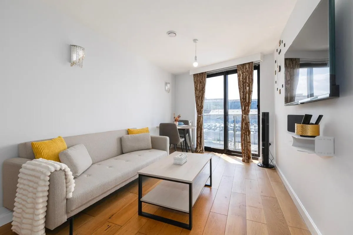 Image 5 of 1 Bedroom Apartment near City Airport
