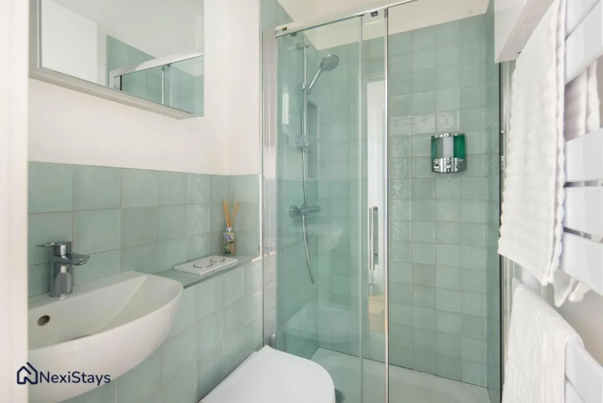 Image 3 of 1 Min Walk to Euston Station, Modern Townhouse
