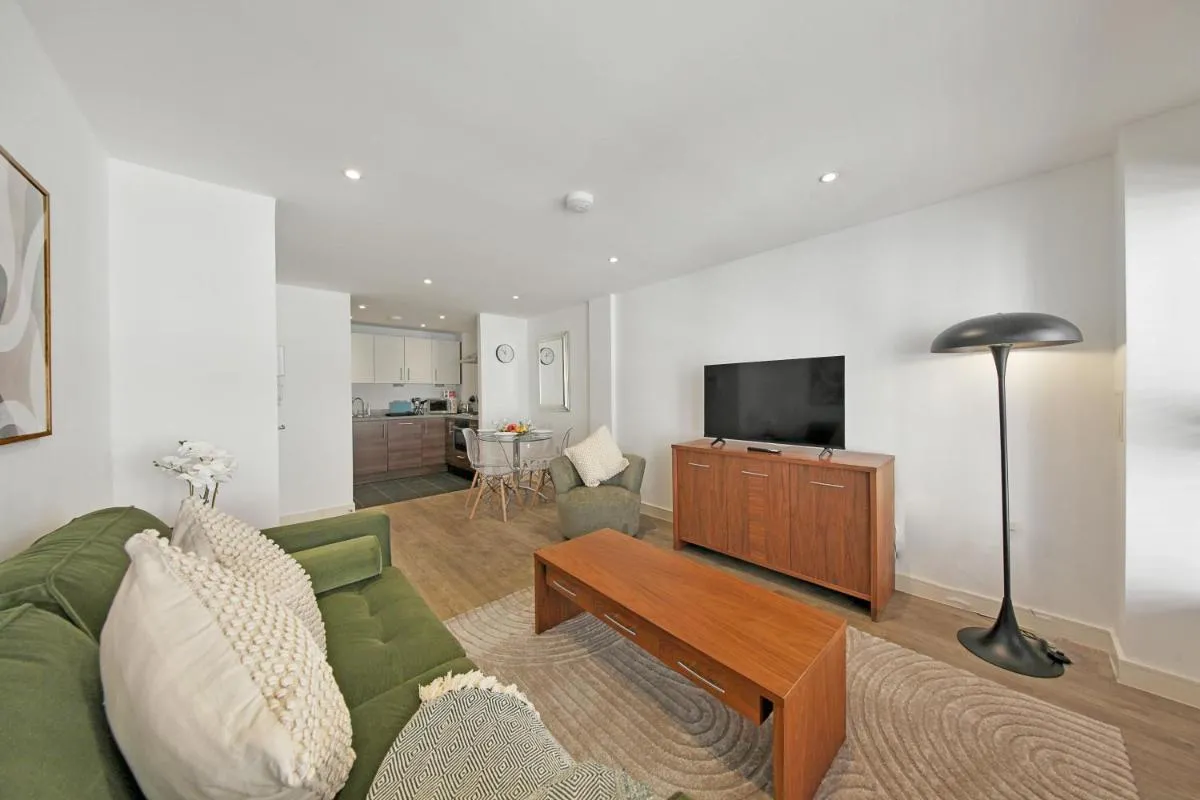 Image 5 of 1 & 2 Executive Apartments next to Liverpool Street FREE WIFI by City Stay Aparts London