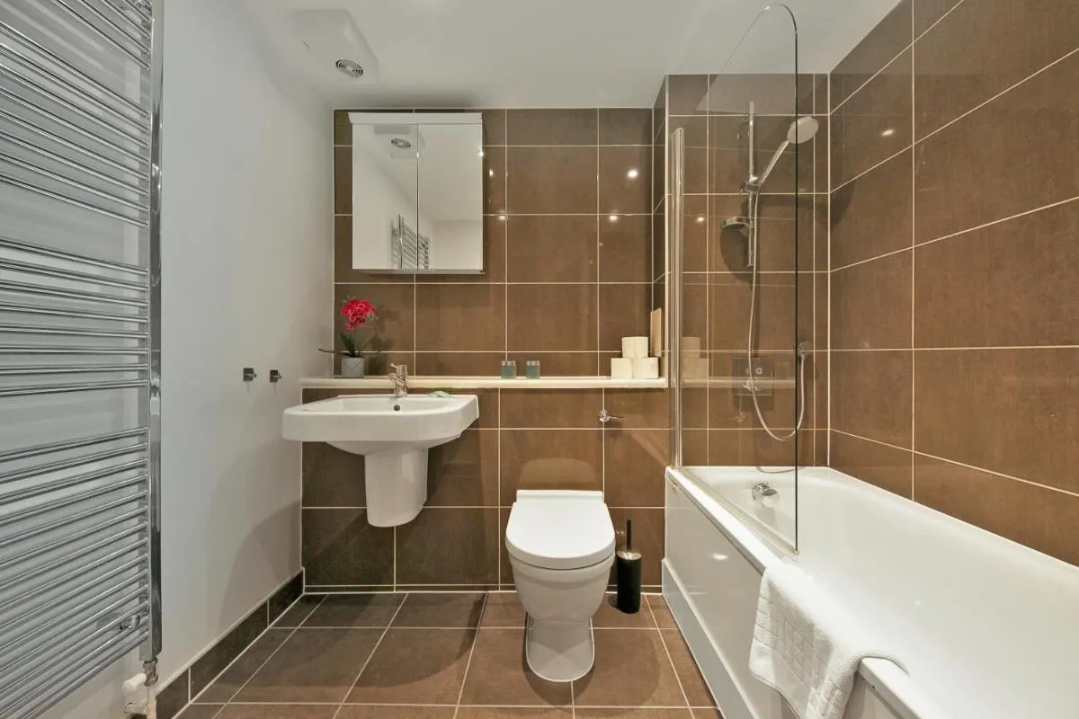 Image 3 of 1 & 2 Executive Apartments next to Liverpool Street FREE WIFI by City Stay Aparts London