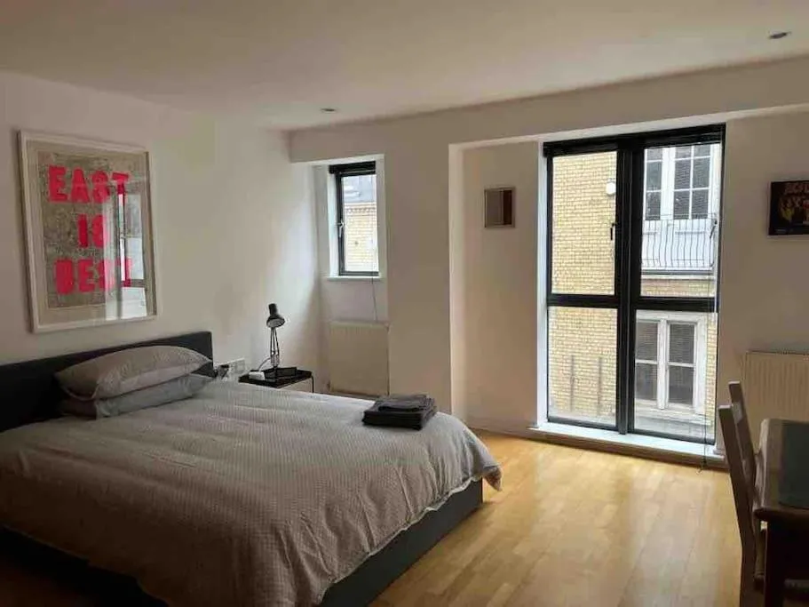 Image 3 of 1 bed flat with view of vibrant Hoxton Square