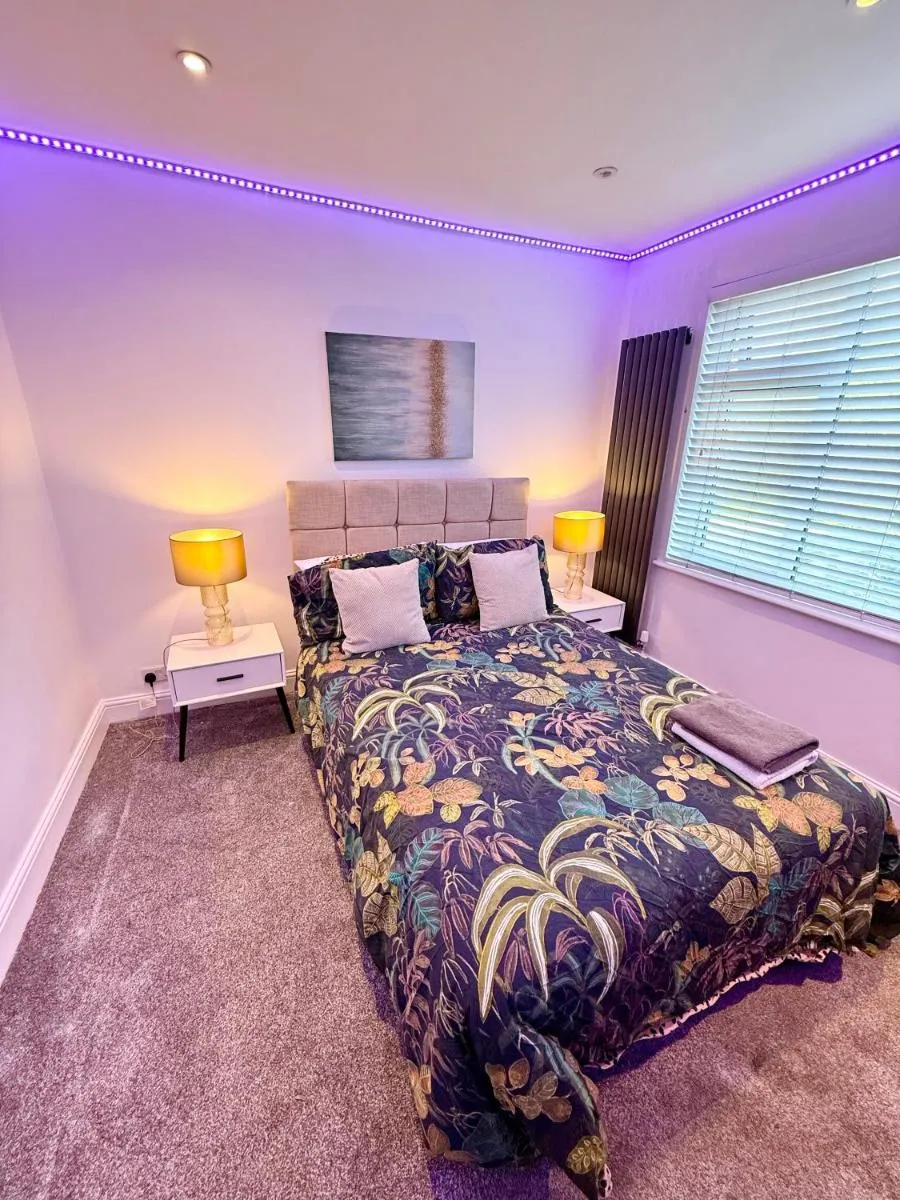Image 3 of 1 bed modern apartment walking distance from shopping mall