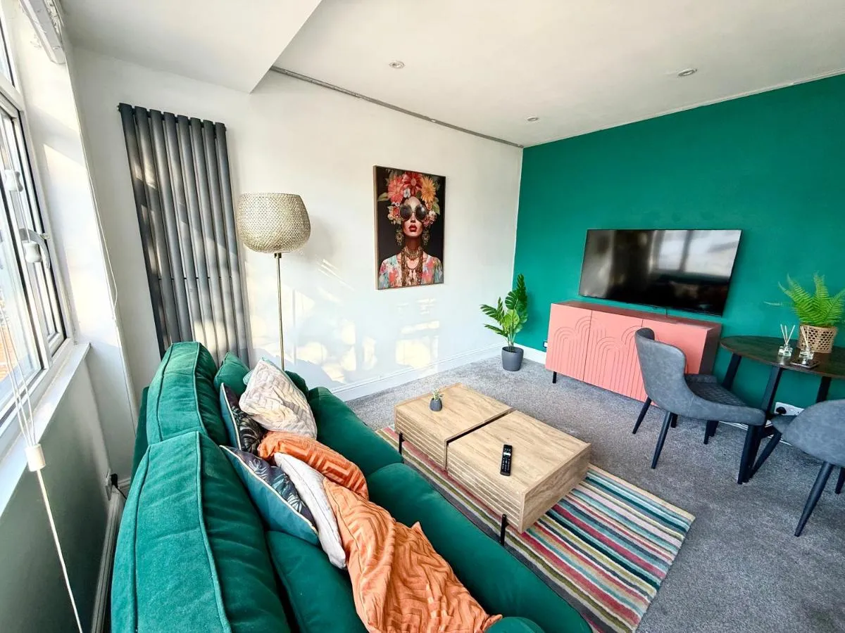 Image 2 of 1 bed modern apartment walking distance from shopping mall