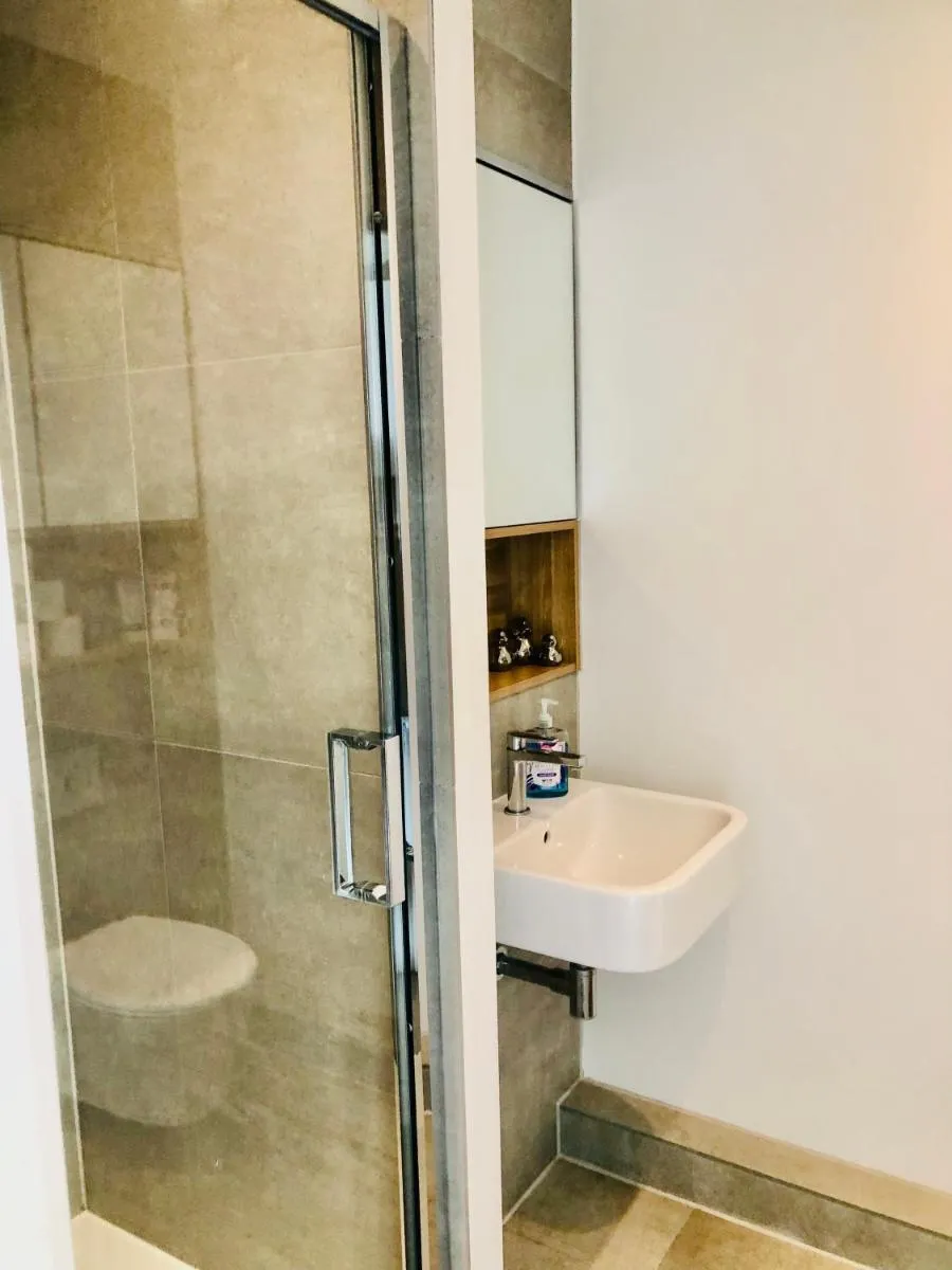 Image 3 of 1 bedroom luxury apartment 20 min from centre
