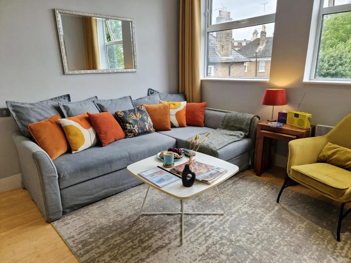 Image 3 of 1-bed apartment, Close to Kensington Olympia with Free Wi-Fi & Netflix
