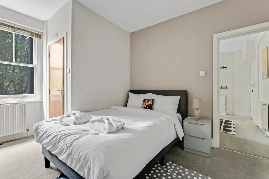 1bed flat for Contractors, Digital Nomads, 1Gb WiFi ,1-Min to Tube , Pro-Kitchen