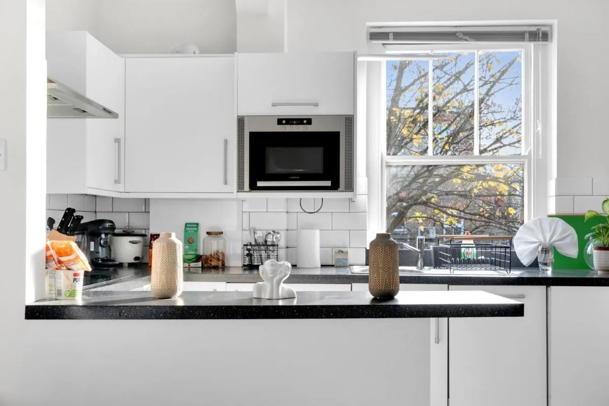 Image 5 of 1bed flat for Contractors, Digital Nomads, 1Gb WiFi ,1-Min to Tube , Pro-Kitchen