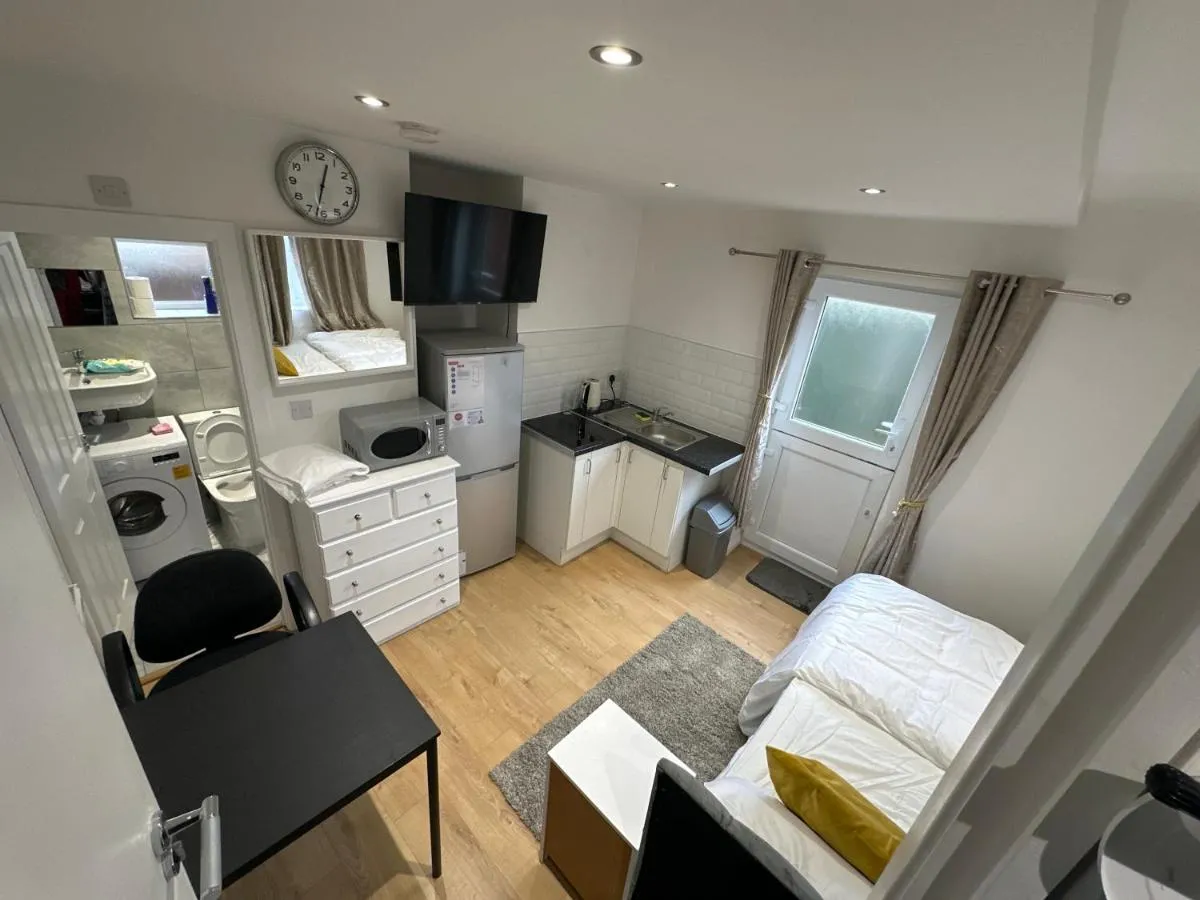 Image 4 of 1st Studio Flat With full Private Toilet And Shower With its Own Kitchenette in Keedonwood Road Bromley A Fully Equipped Independent Studio Flat
