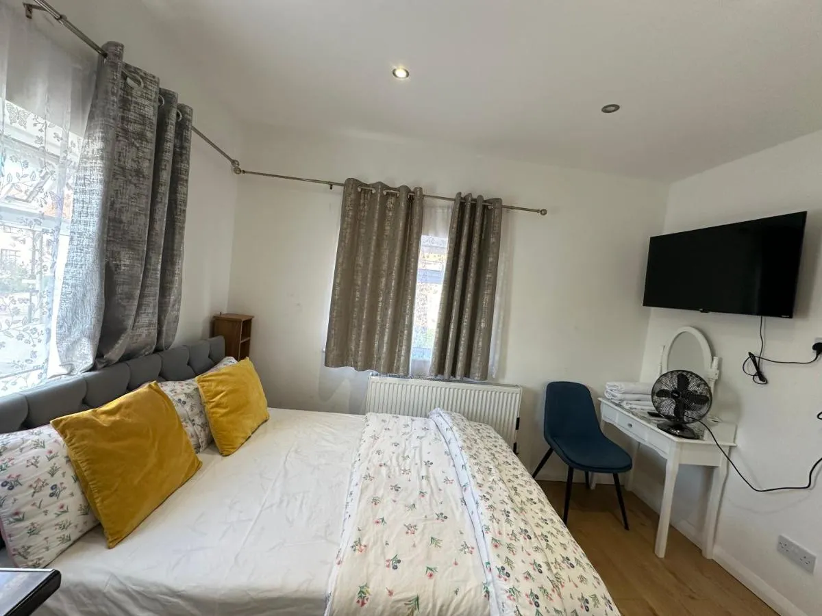 Image 5 of 1st Studio Flat With full Private Toilet And Shower With its Own Kitchenette in Keedonwood Road Bromley A Fully Equipped Independent Studio Flat