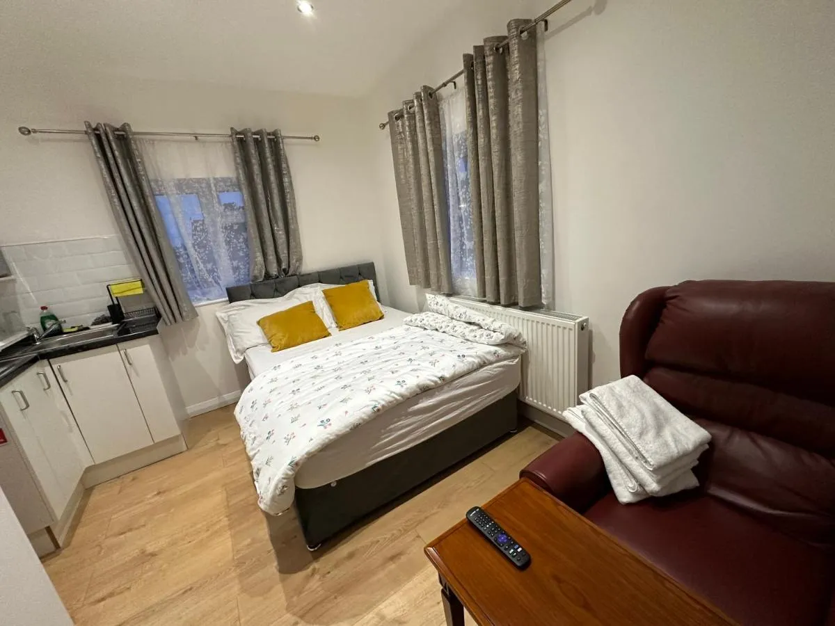Image 2 of 1st Studio Flat With full Private Toilet And Shower With its Own Kitchenette in Keedonwood Road Bromley A Fully Equipped Independent Studio Flat