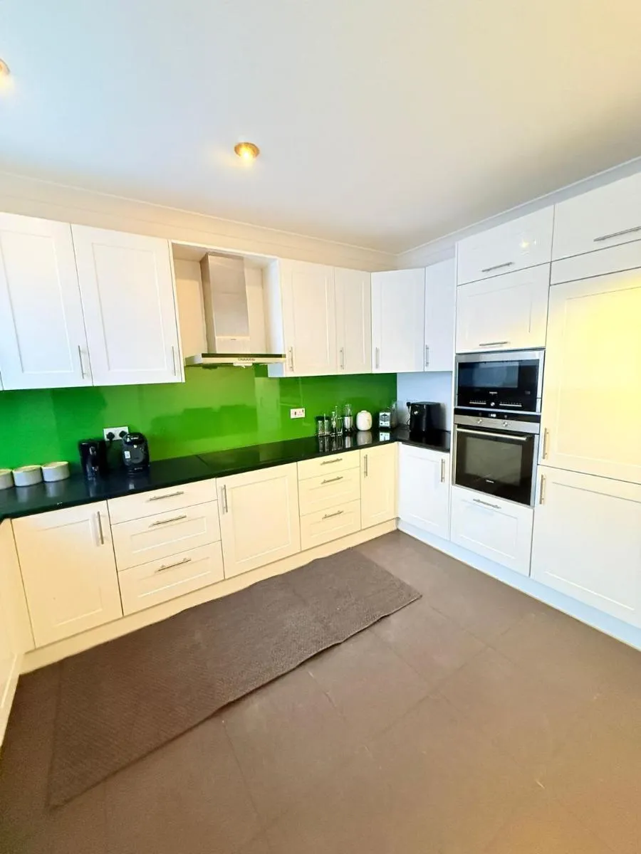 Image 3 of 200m to Wembley Stadium Guest Rooms