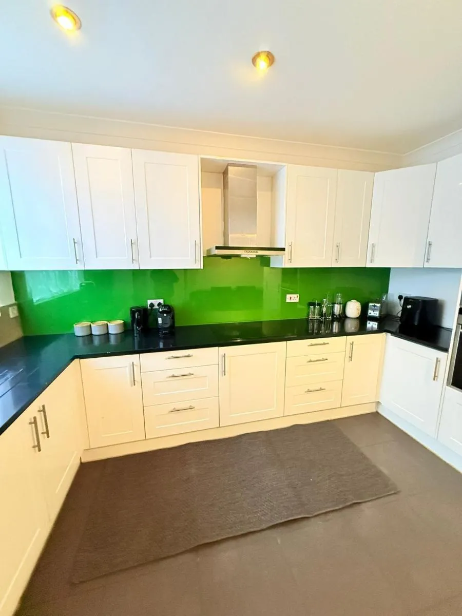 Image 4 of 200m to Wembley Stadium Guest Rooms