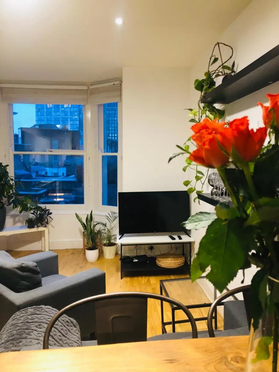 Image 5 of 20 min to central London- 2 bedrooms apartment