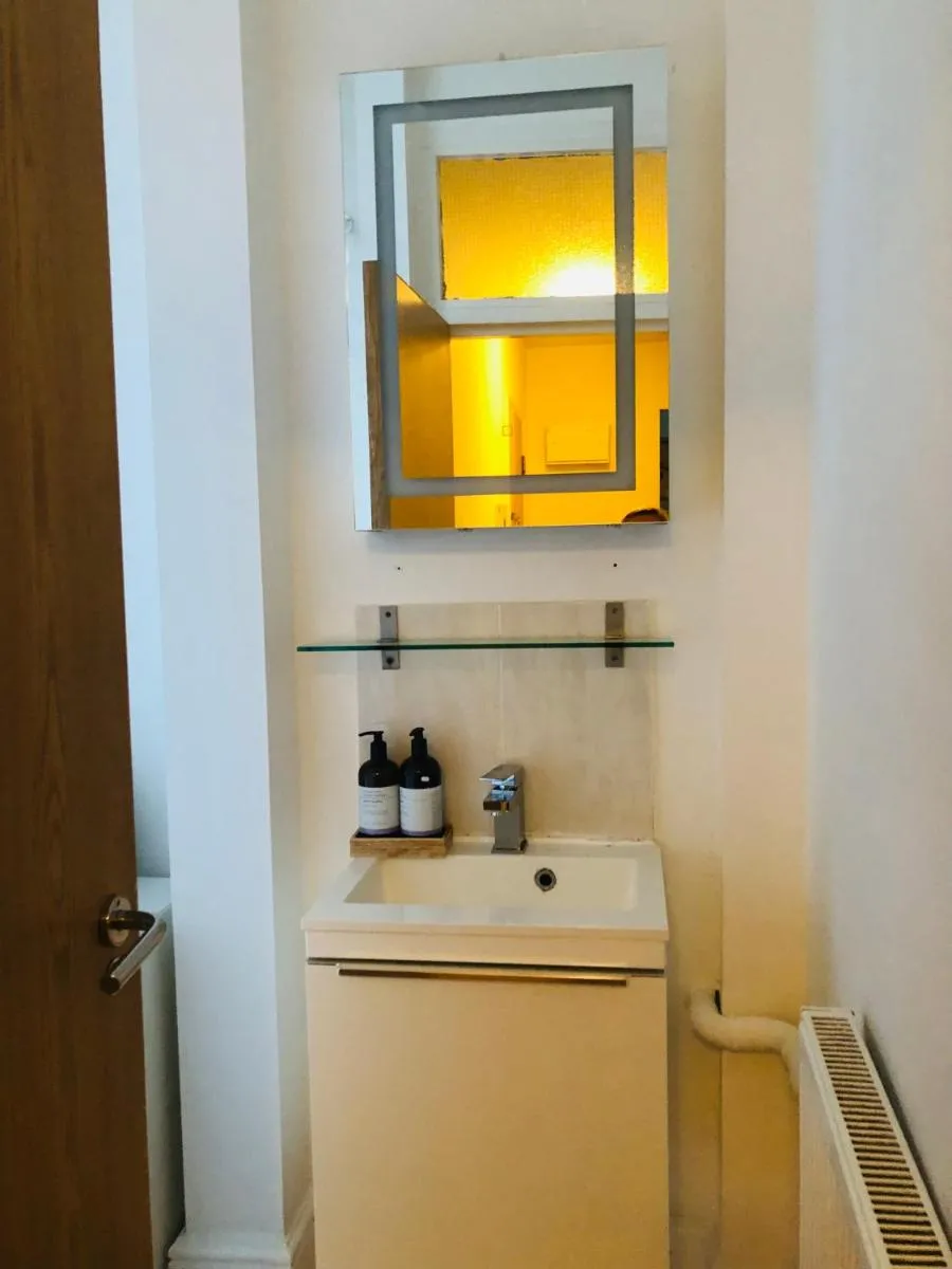 Image 3 of 20 min to central London- 2 bedrooms apartment