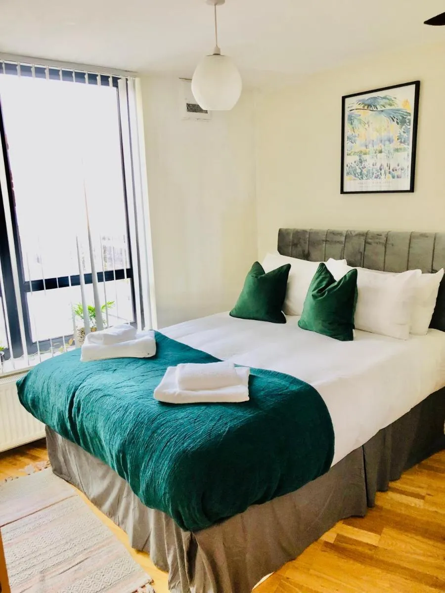 Image 3 of 20 minute to central London beautiful apartment