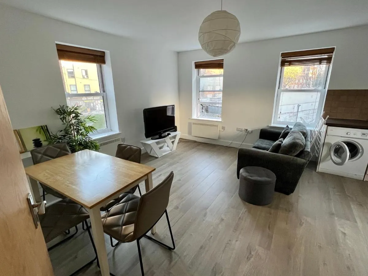 Image 5 of 221 Clapham Road Apartments