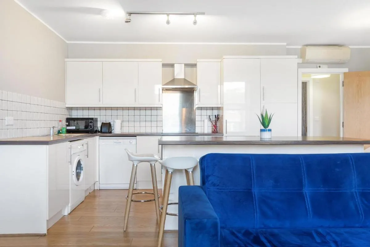 Image 4 of 221 Clapham Road Apartments