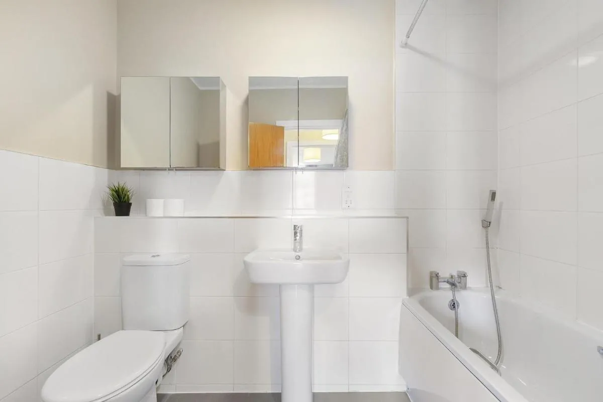 Image 3 of 221 Clapham Road Apartments