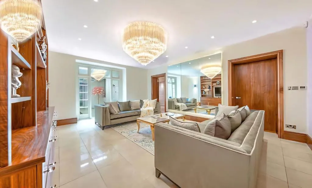 Image 1 of 250 SqM MEGA MANSION