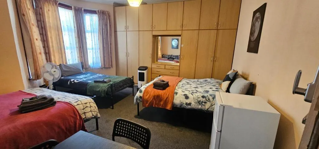 Image 1 of 25 Minutes to Central London Rooms 35