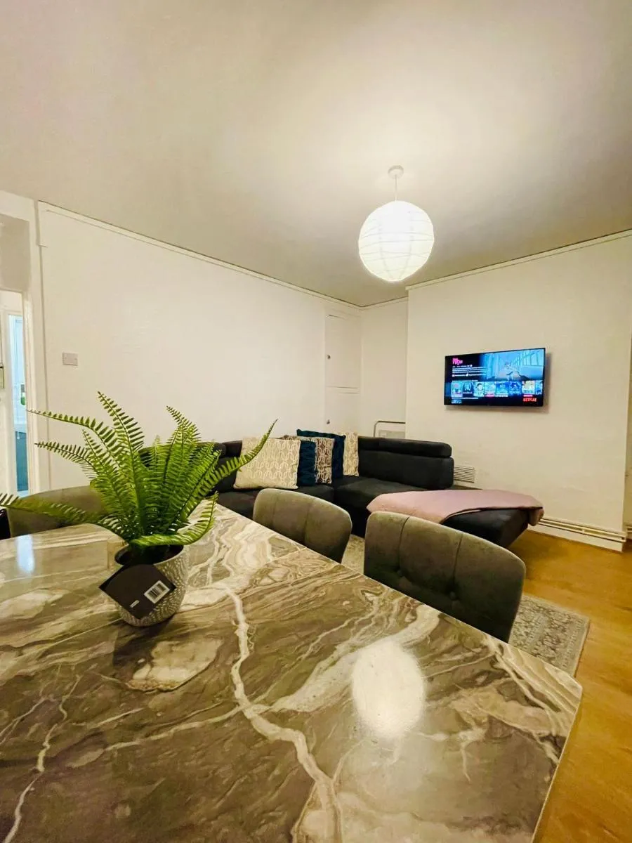 Image 5 of 2BD CanaryWharf Mile End Private Balcony FREE Parking
