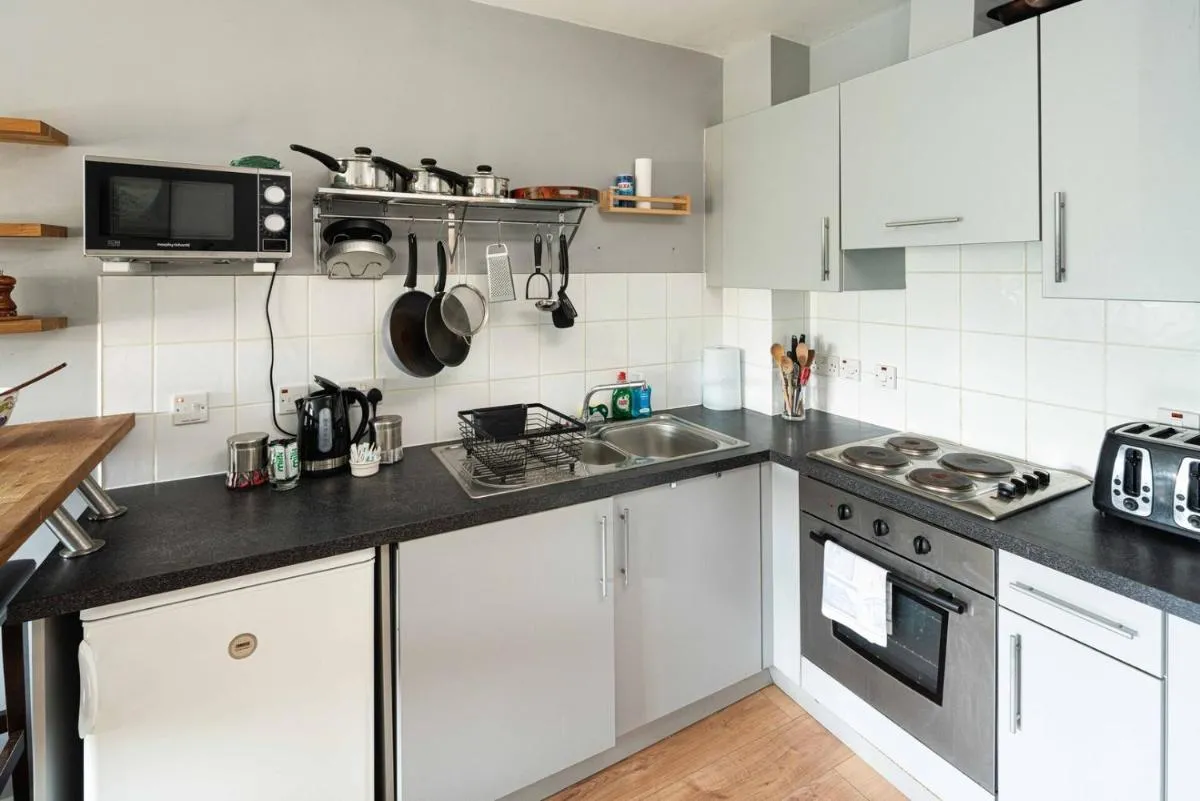 Image 3 of 2BD Flat by Common & Village – Wimbledon, Zone 3