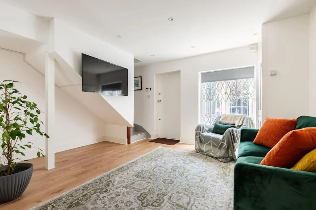 Image 5 of 2BD Mews House, Wanstead