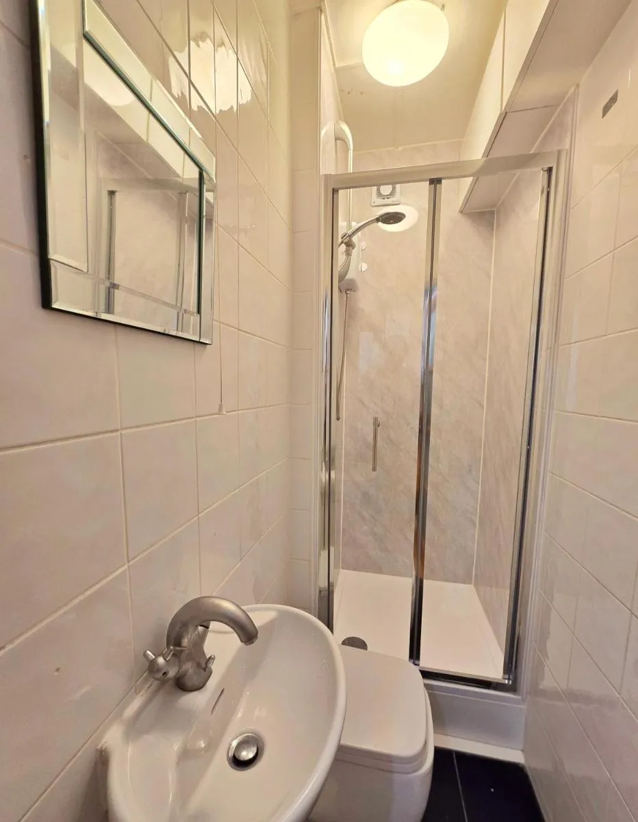 Image 5 of 2BD Minimalist Soho&Covent Garden Escape