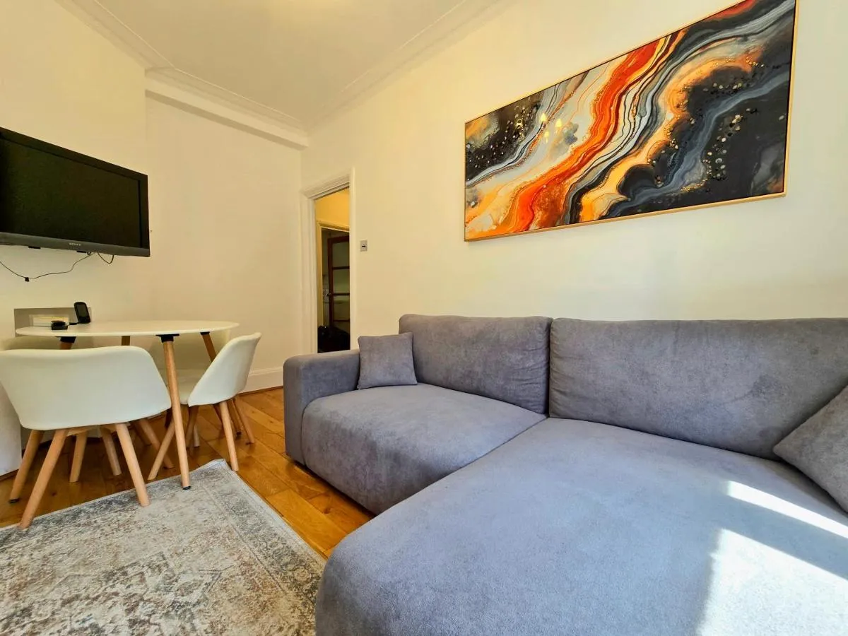 Image 3 of 2BD Minimalist Soho&Covent Garden Escape