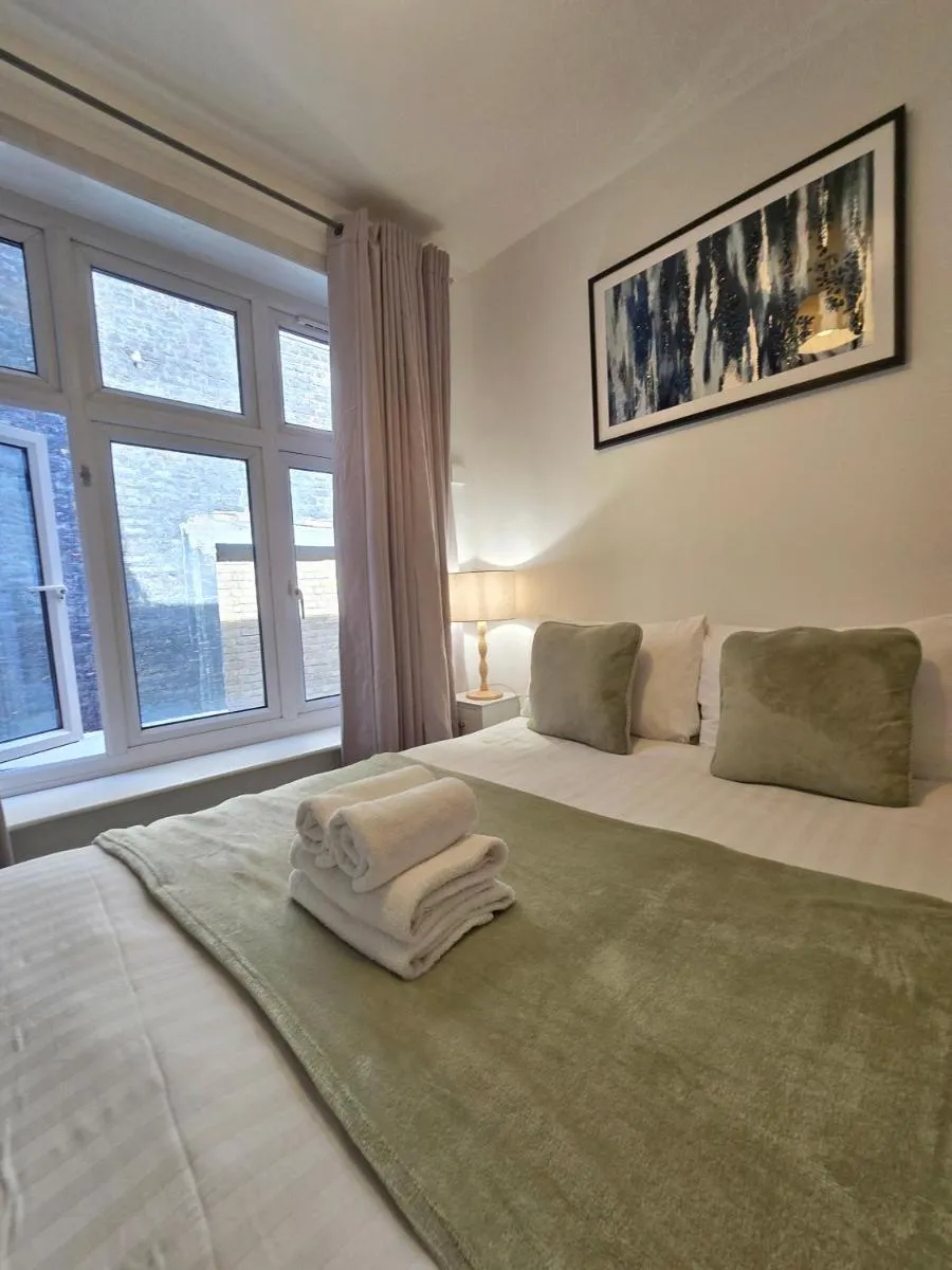 Image 4 of 2BD Minimalist Soho&Covent Garden Escape