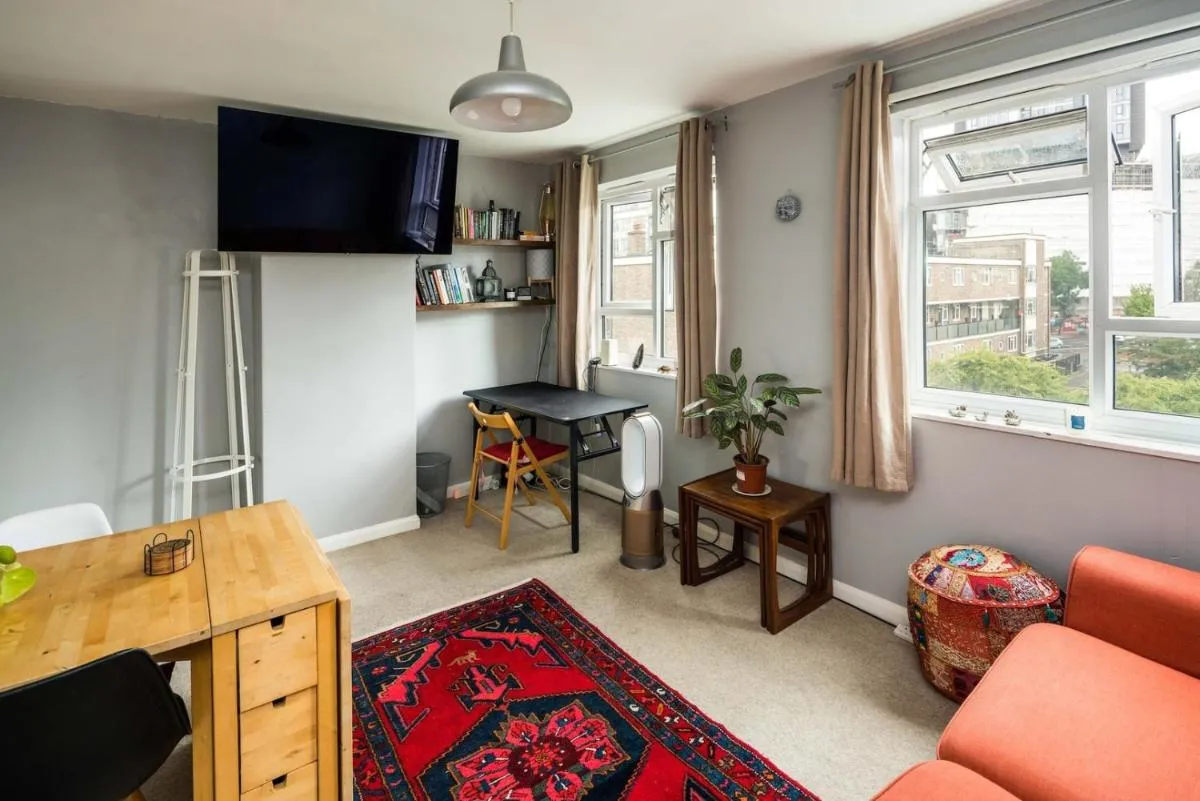 Image 5 of 2BD Stylish Home w/t Grand Piano Central London