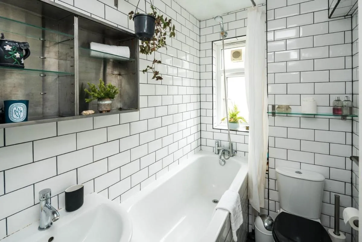Image 3 of 2BD Stylish Home w/t Grand Piano Central London