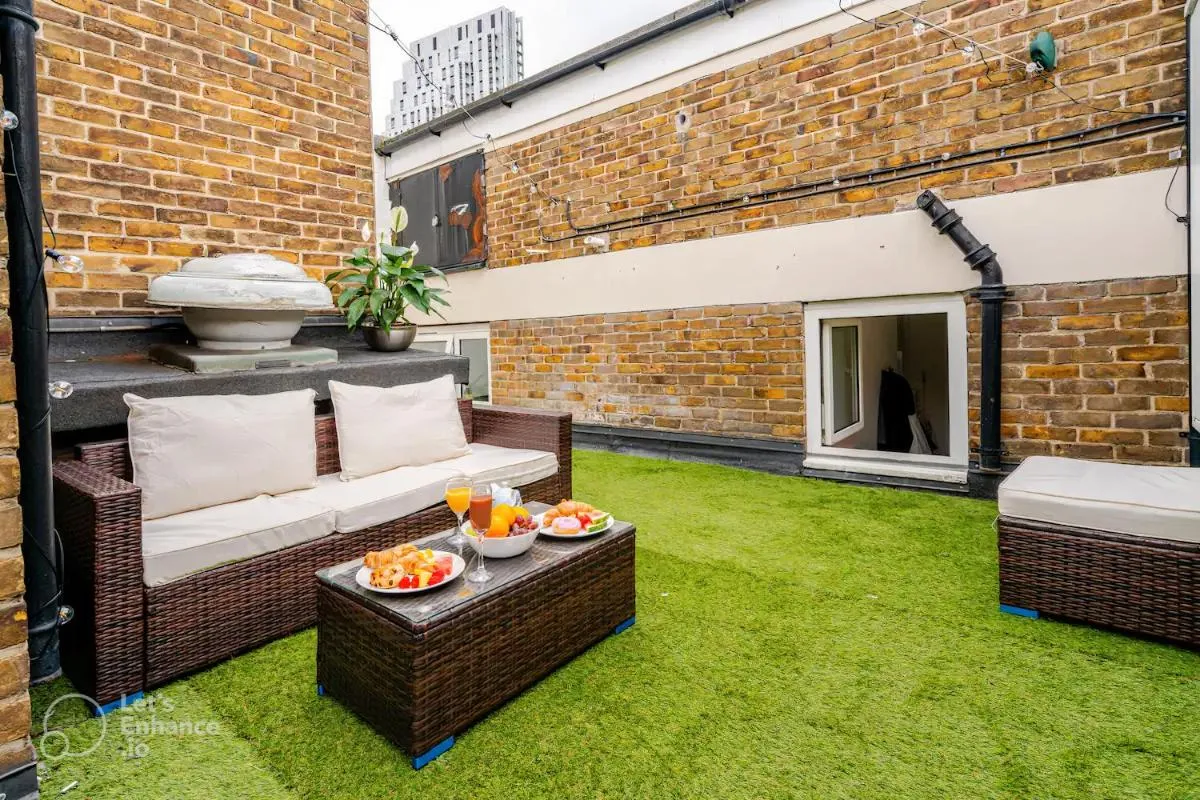 Image 4 of 2BD with View – 5 Sleeps – Old St