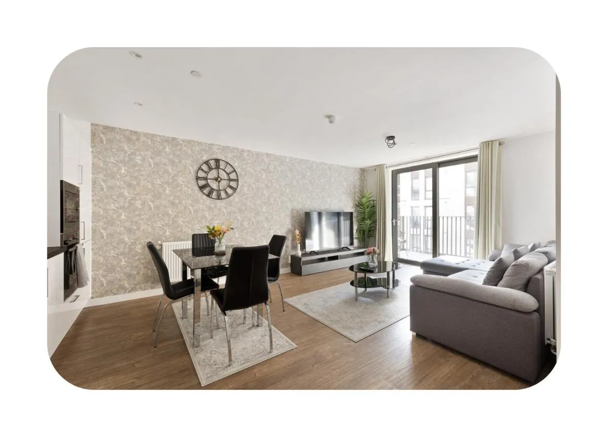 Image 4 of 2BR Apartment with Balcony Near O2 Arena London