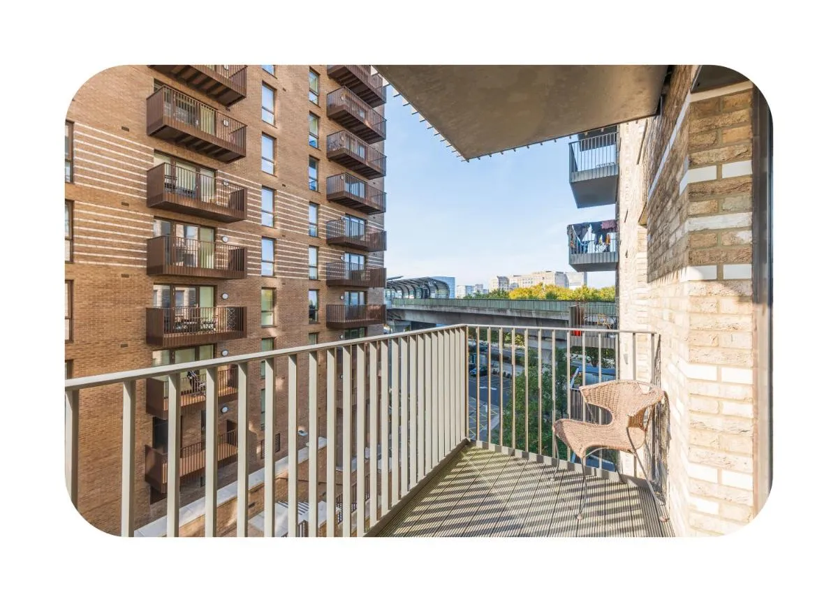 Image 5 of 2BR Apartment with Balcony Near O2 Arena London