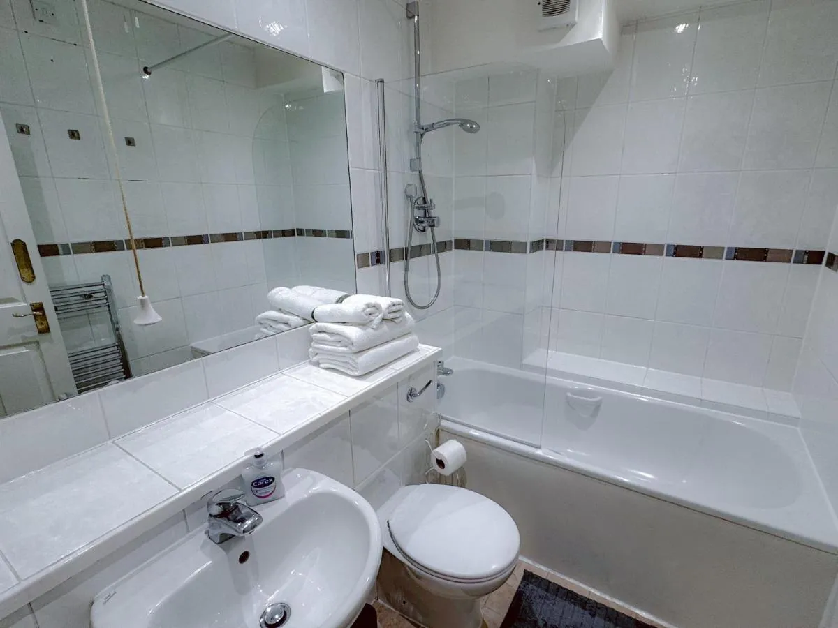 Image 3 of 2BR Elegant Stay in Marylebone
