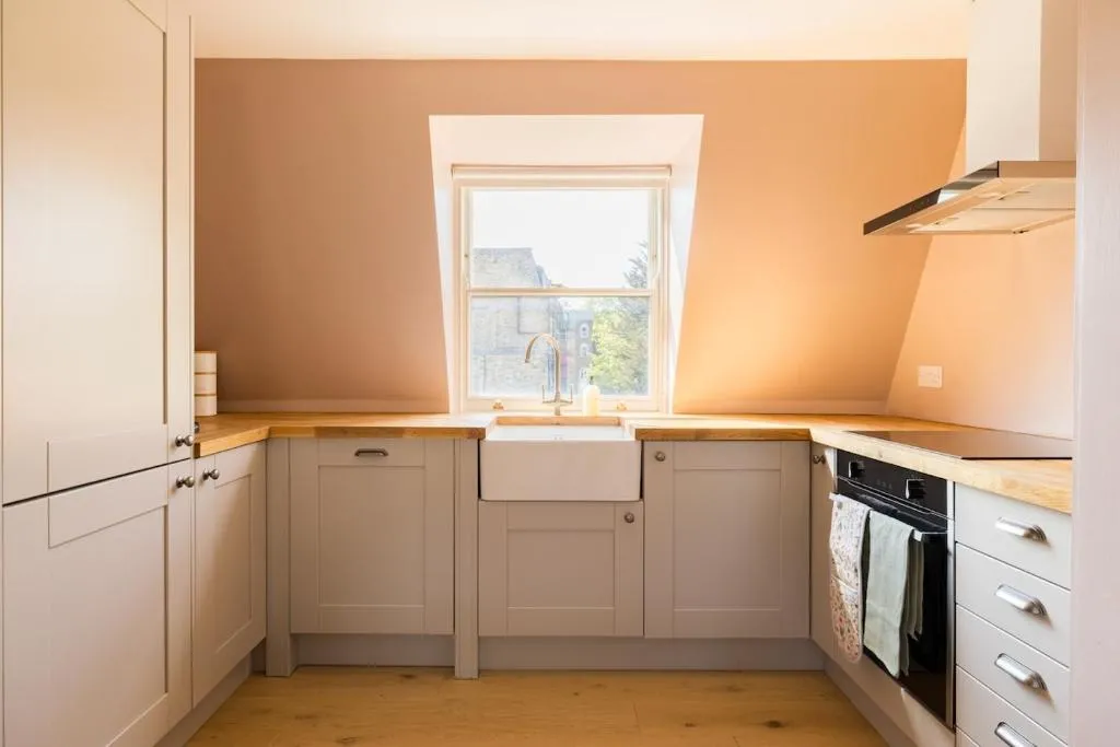 Image 1 of 2BR Flat 10min to London Bridge