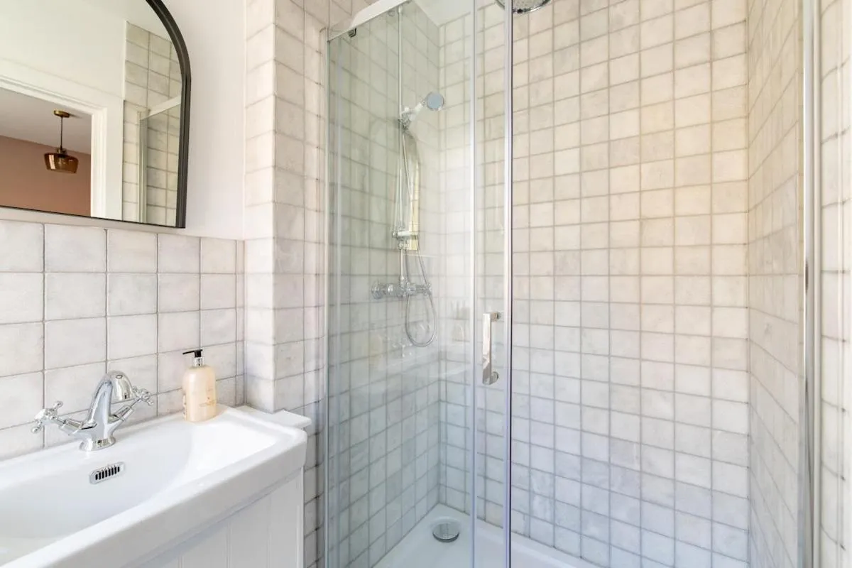 Image 3 of 2BR Flat 10min to London Bridge